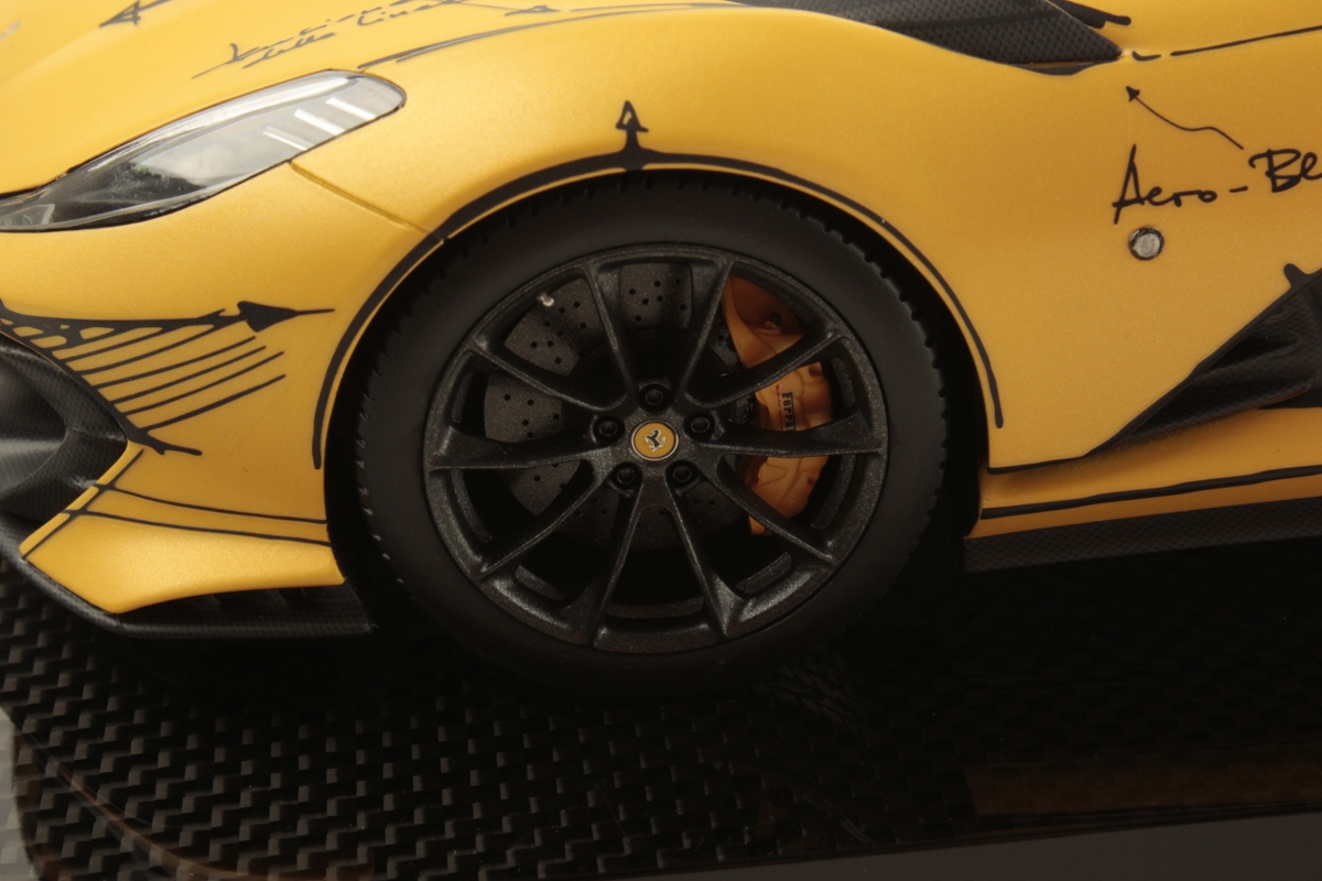 mr-collection-models-ferrari-812-competizione-1-18-miniature-auto-collection image 5