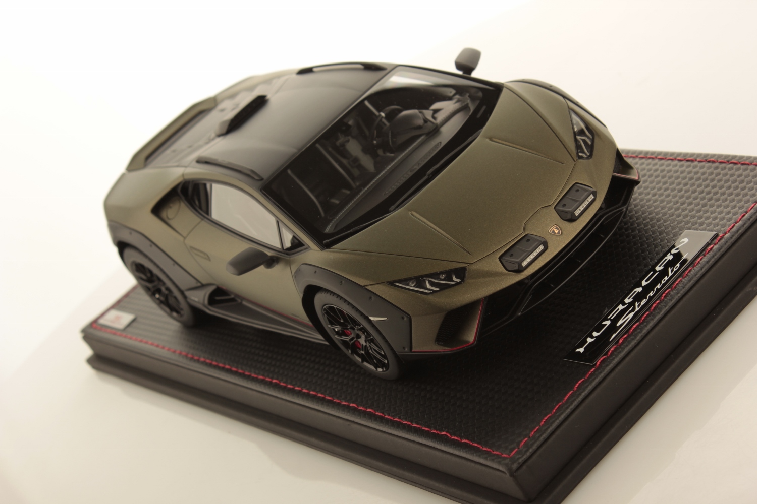 mr-collection-models-lamborghini-hurac-n-sterrato-1-18-miniature-auto-de-collect image 3