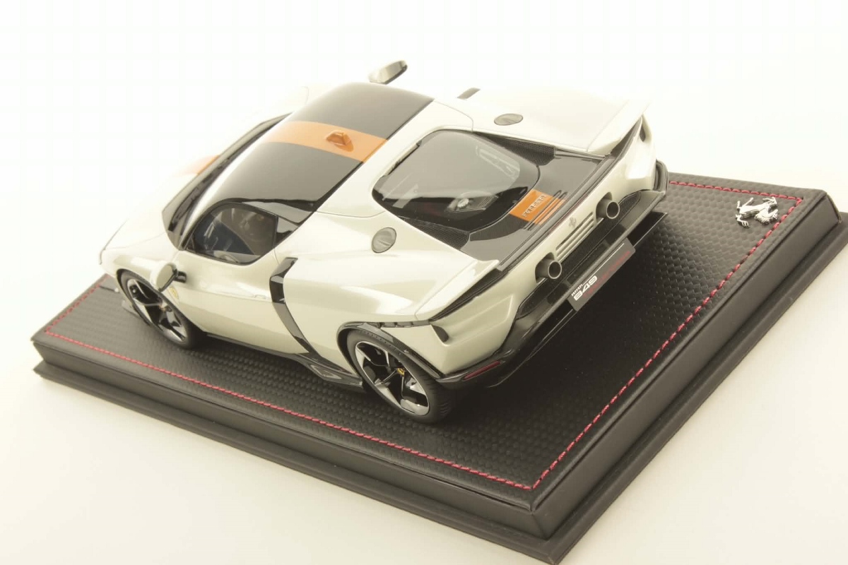 mr-collection-models-ferrari-849-testarossa-1-18-3 image 4