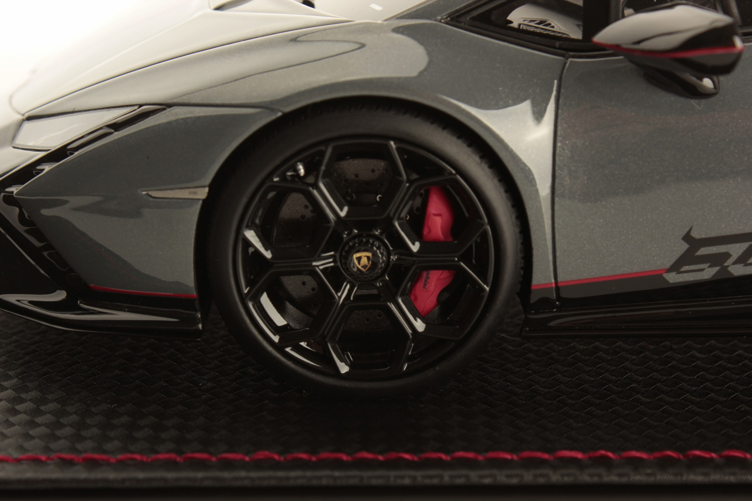 mr-collection-models-lamborghini-hurac-n-tecnica-60th-1-18 image 5