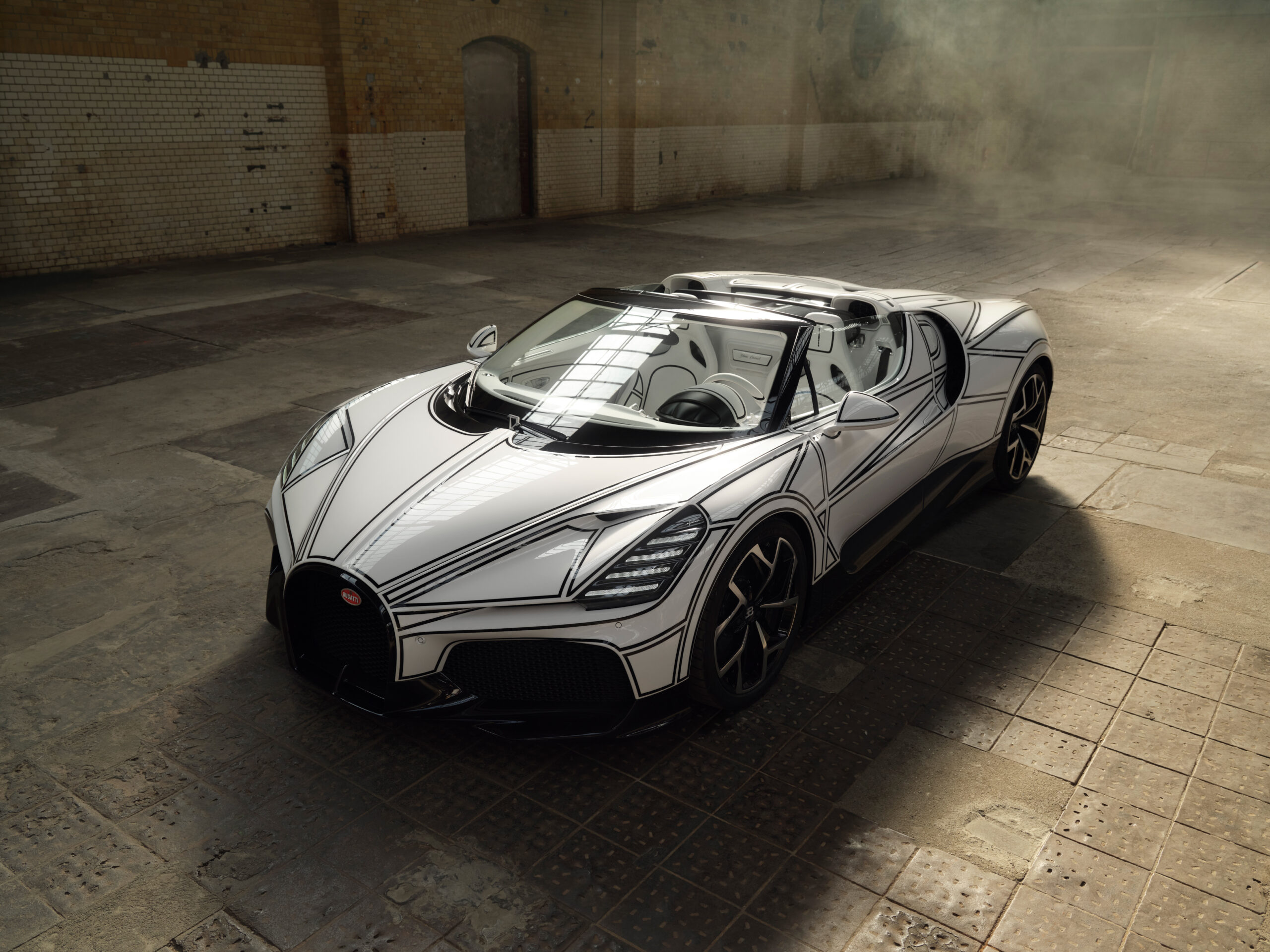 mr-collection-models-bugatti-w16-mistral-blanc-ternel-1-18 image 1