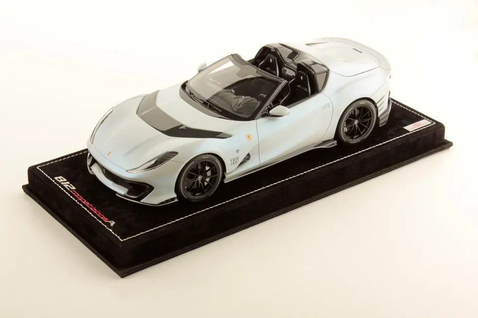 mr-collection-models-ferrari-812-competizione-a-1-18-miniature-targa image 1