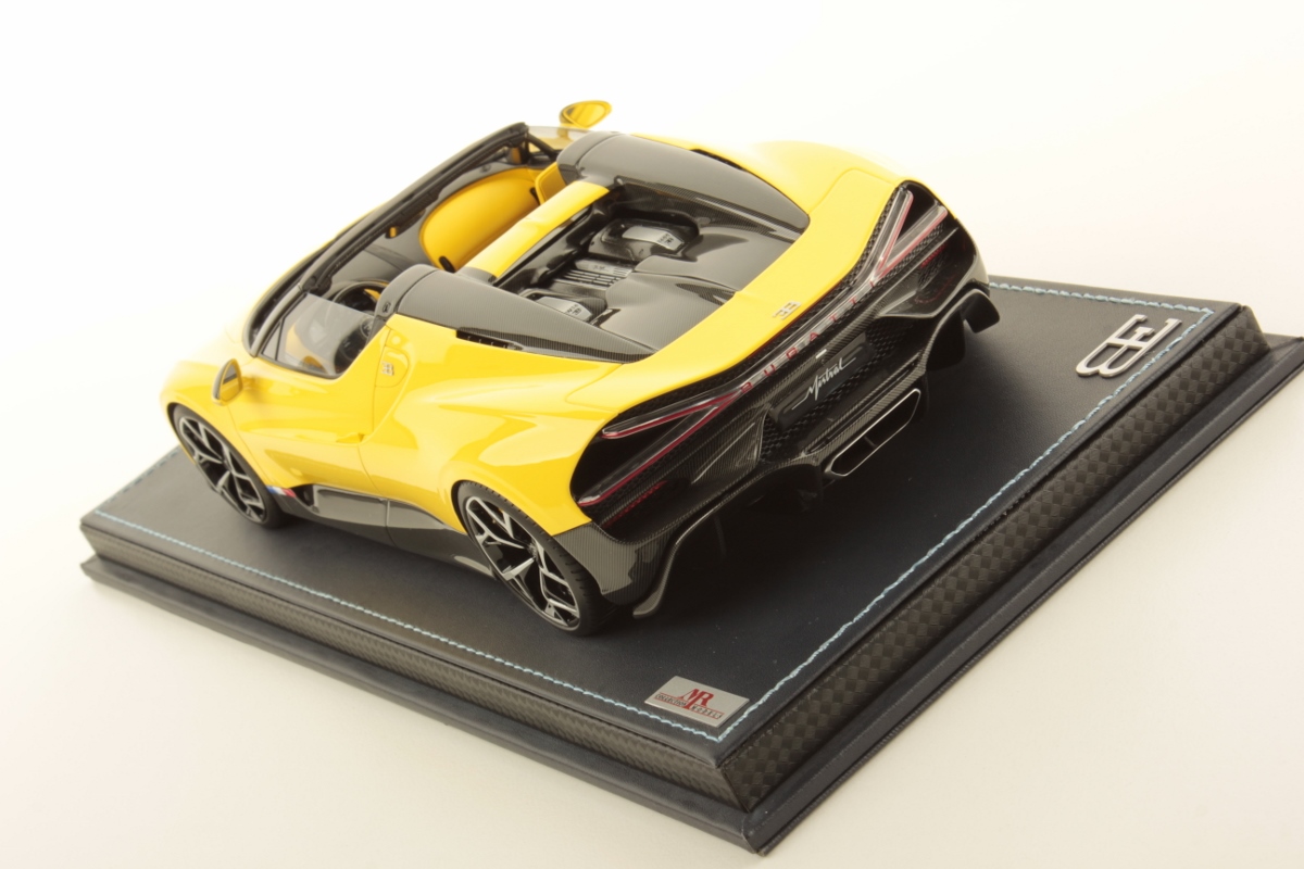 mr-collection-models-bugatti-w16-mistral-1-18-miniature-auto-de-collection image 4