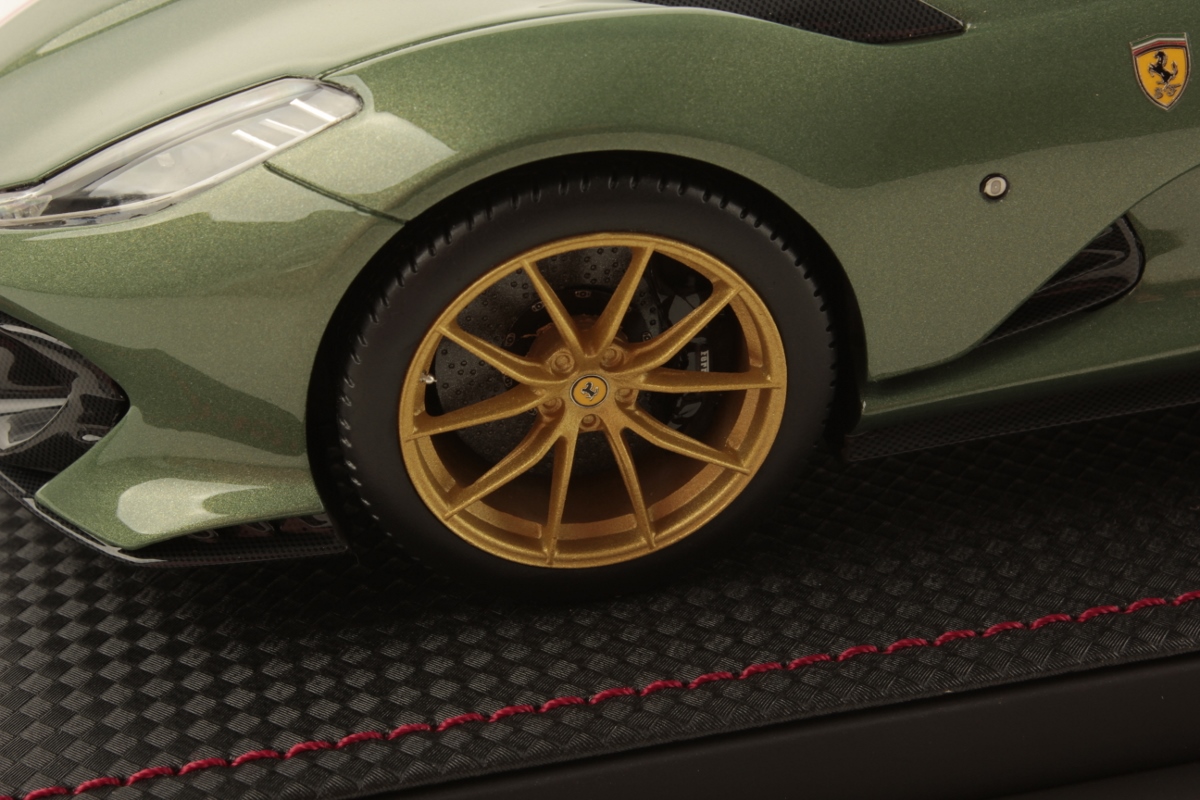 mr-collection-models-ferrari-812-competizione-1-18-miniature-auto-de-collection image 5
