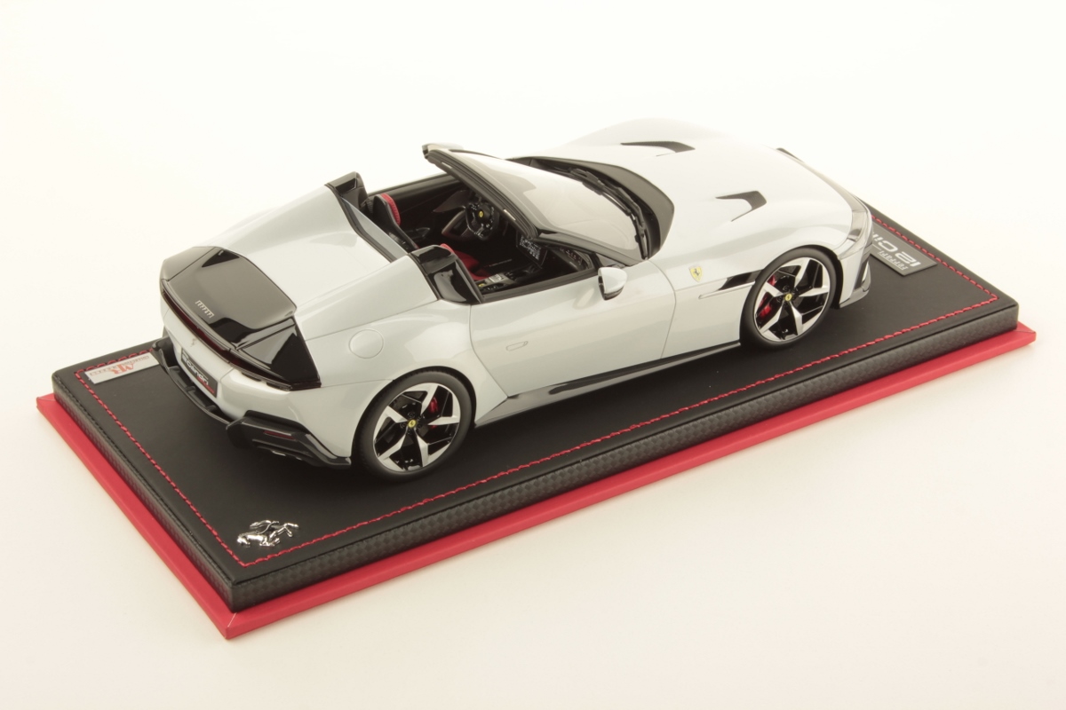 mr-collection-models-ferrari-12-cilindri-spider-miniature-auto-de-collection-2 image 2