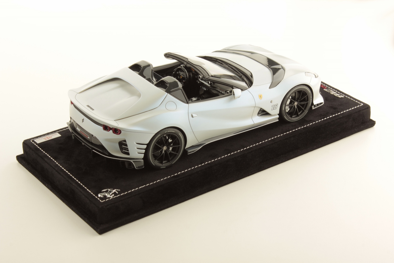 mr-collection-models-ferrari-812-competizione-a-1-18-miniature-targa image 2