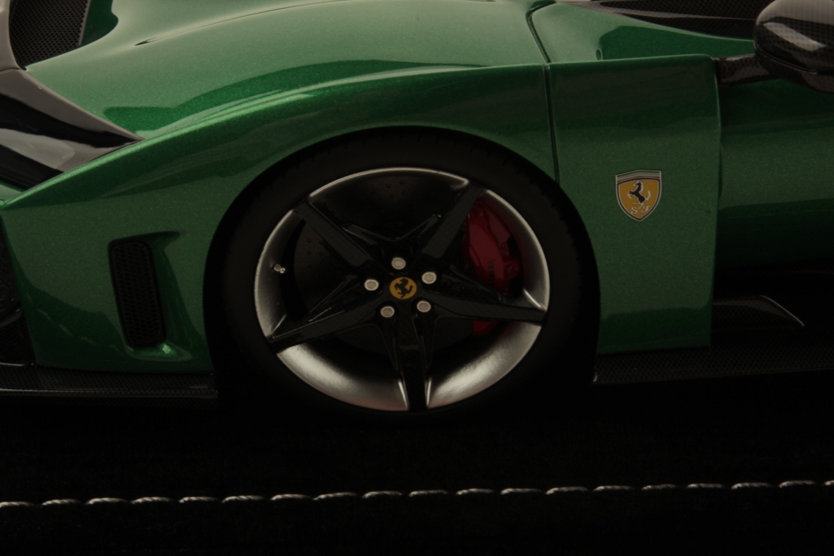 mr-collection-models-ferrari-f80-1-18-miniature-auto image 5