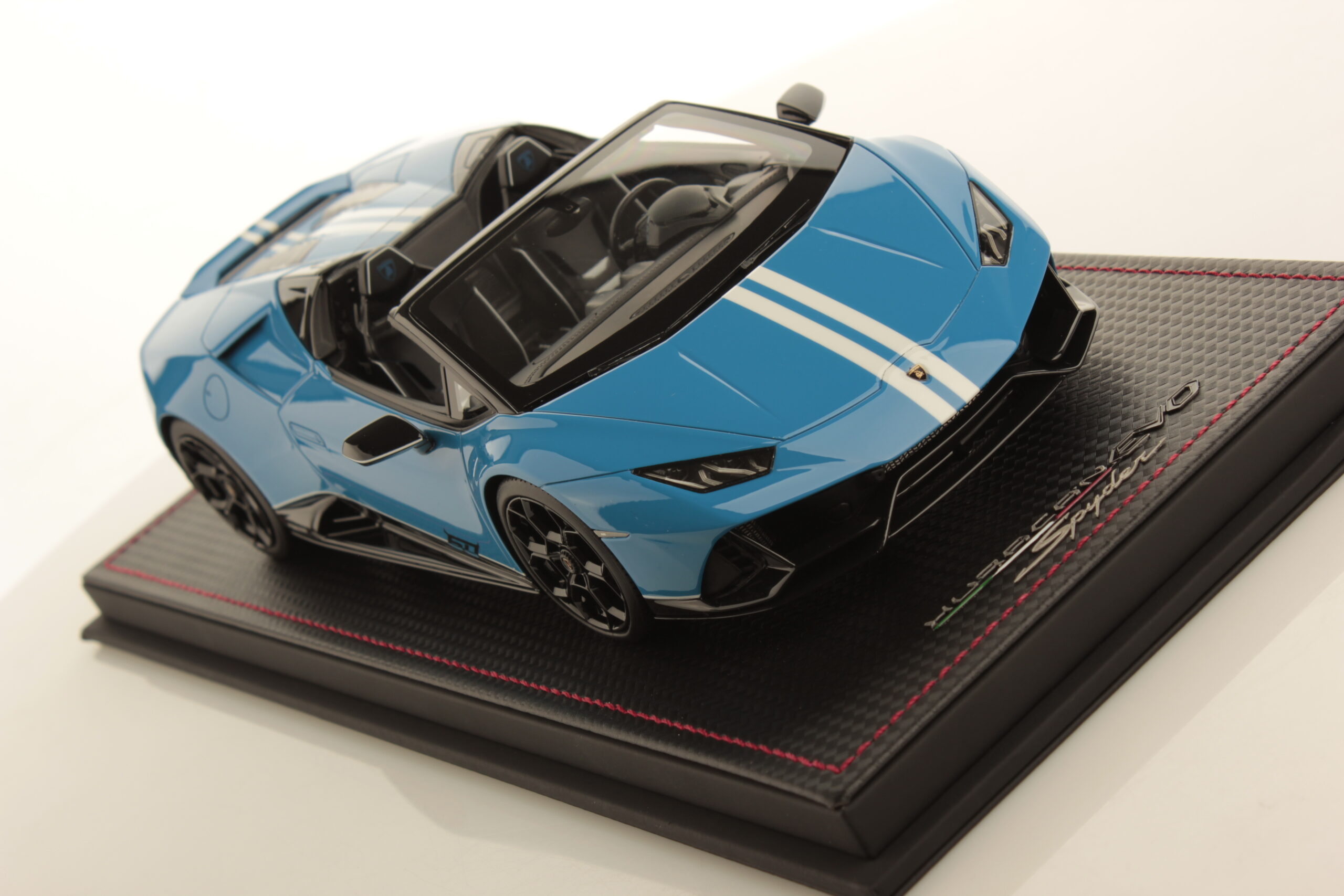 mr-collection-models-lamborghini-hurac-n-evo-spyder-60th-1-18-miniature-auto image 3