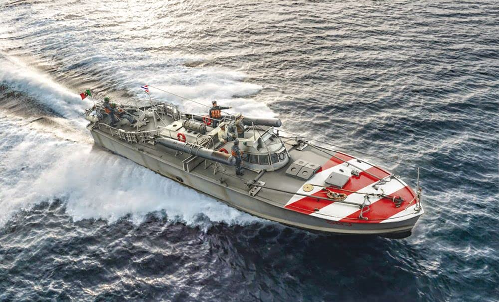 italeri-5626-mas-568-4a-serie-avec-quipage-maquette-bateau-1-35 image 2
