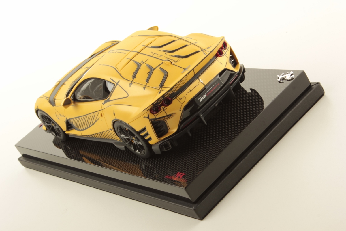 mr-collection-models-ferrari-812-competizione-1-18-miniature-auto-collection image 4
