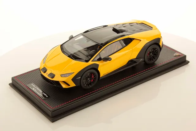 mr-collection-models-lamborghini-hurac-n-sterrato-1-18-miniature-auto image 1