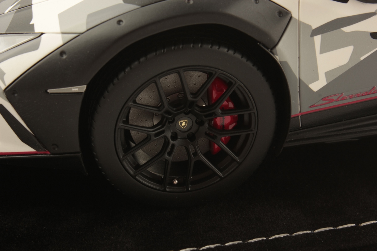 mr-collection-models-lamborghini-huracan-sterrato-all-terrain-1-18 image 5