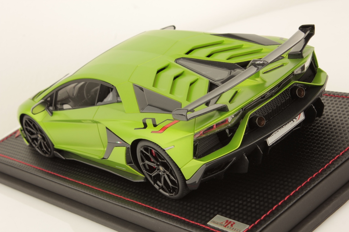 mr-collection-models-lamborghini-aventador-svj-1-18-miniature-auto image 4