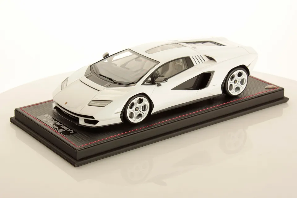mr-collection-models-lamborghini-countach-lpi-800-4-1-18-2 image 1