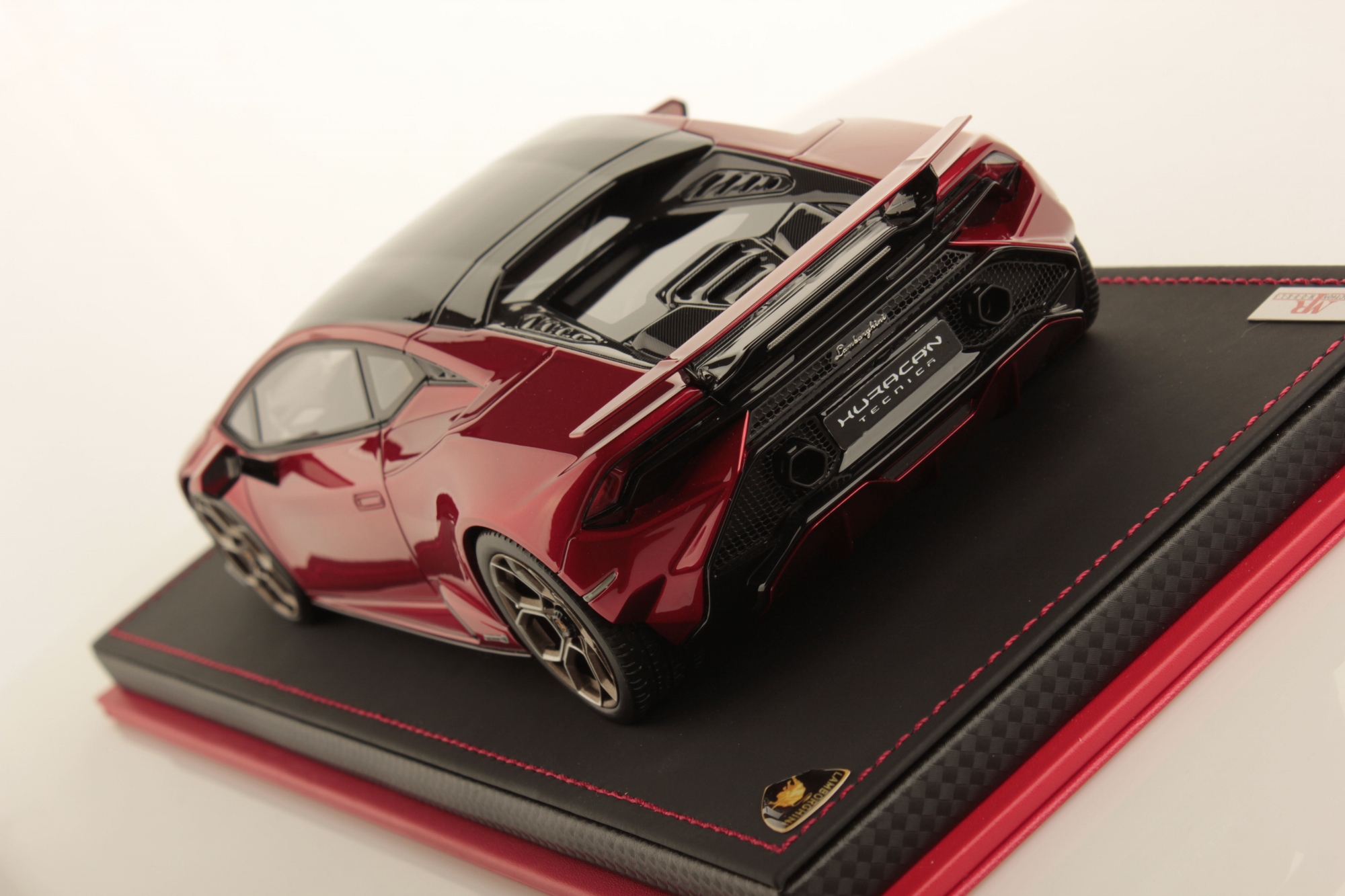mr-collection-models-lamborghini-hurac-n-tecnica-1-18-miniature-auto-de-collecti-4 image 4