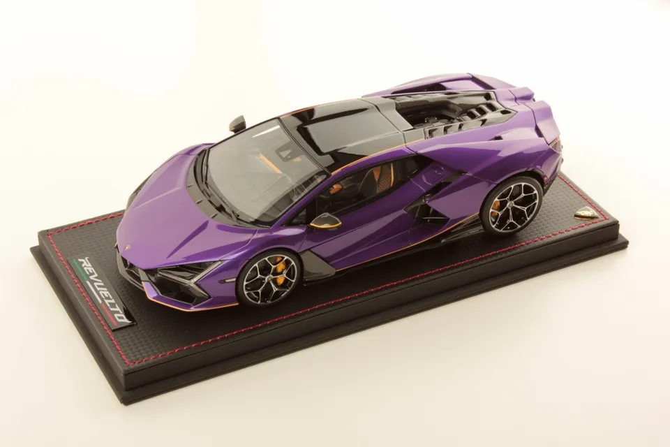 mr-collection-models-lamborghini-revuelto-1-18-miniature-auto-de-collection image 1