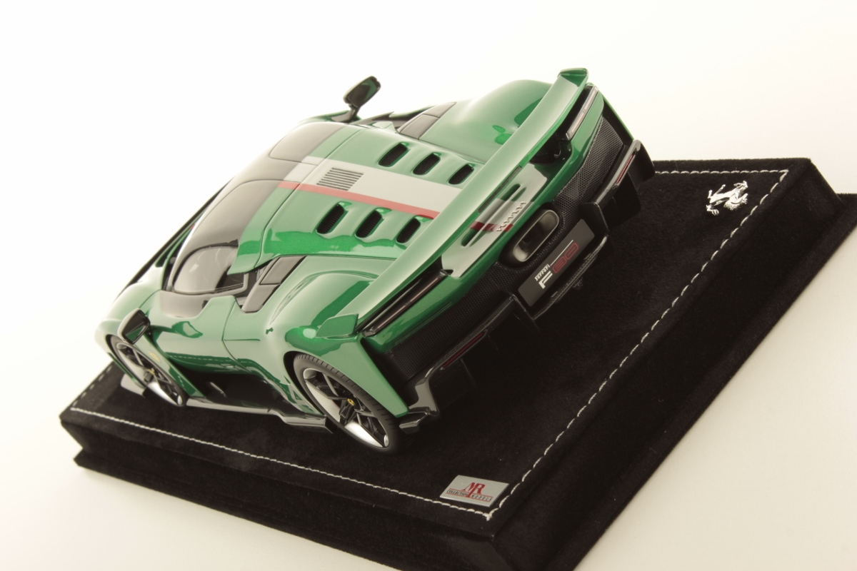 mr-collection-models-ferrari-f80-1-18-miniature-auto image 4