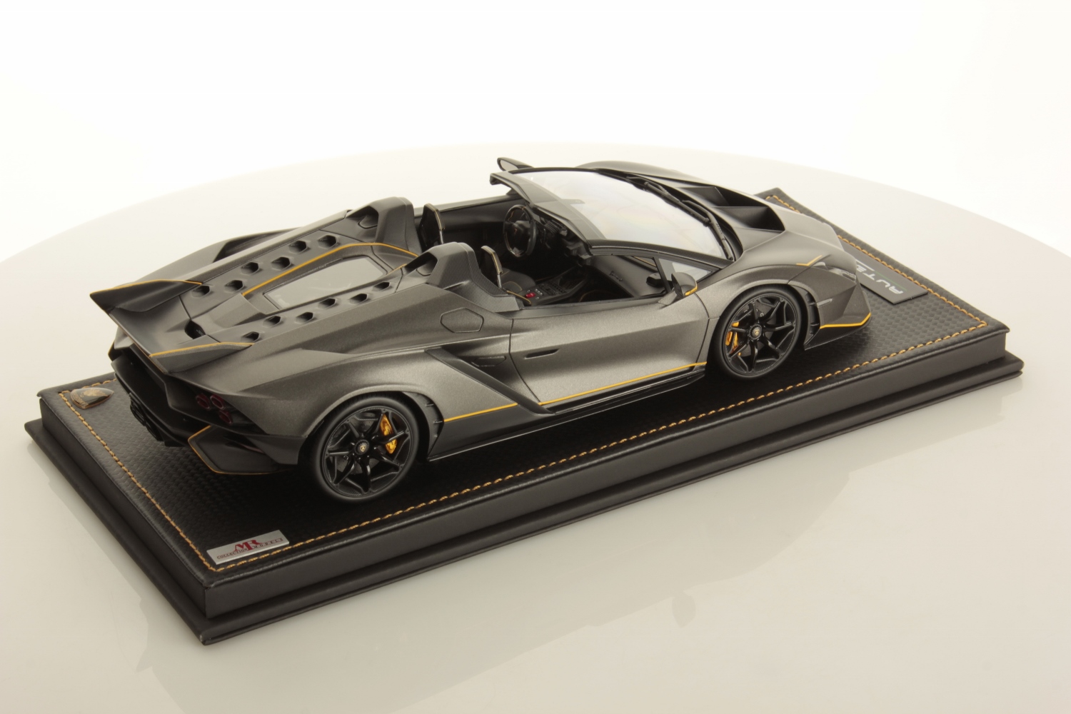 mr-collection-models-lamborghini-aut-ntica-1-18-miniature-auto-de-collection-one image 2