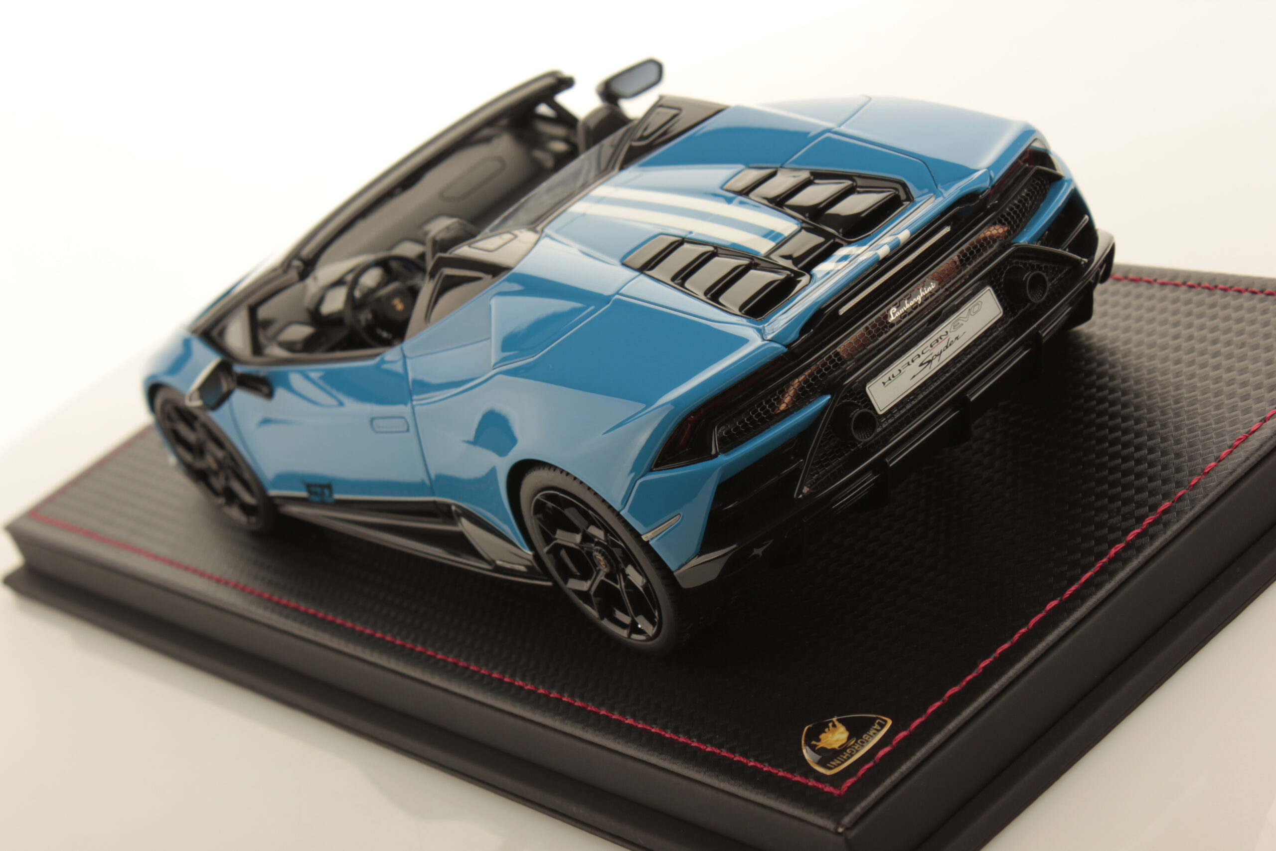 mr-collection-models-lamborghini-hurac-n-evo-spyder-60th-1-18-miniature-auto image 4