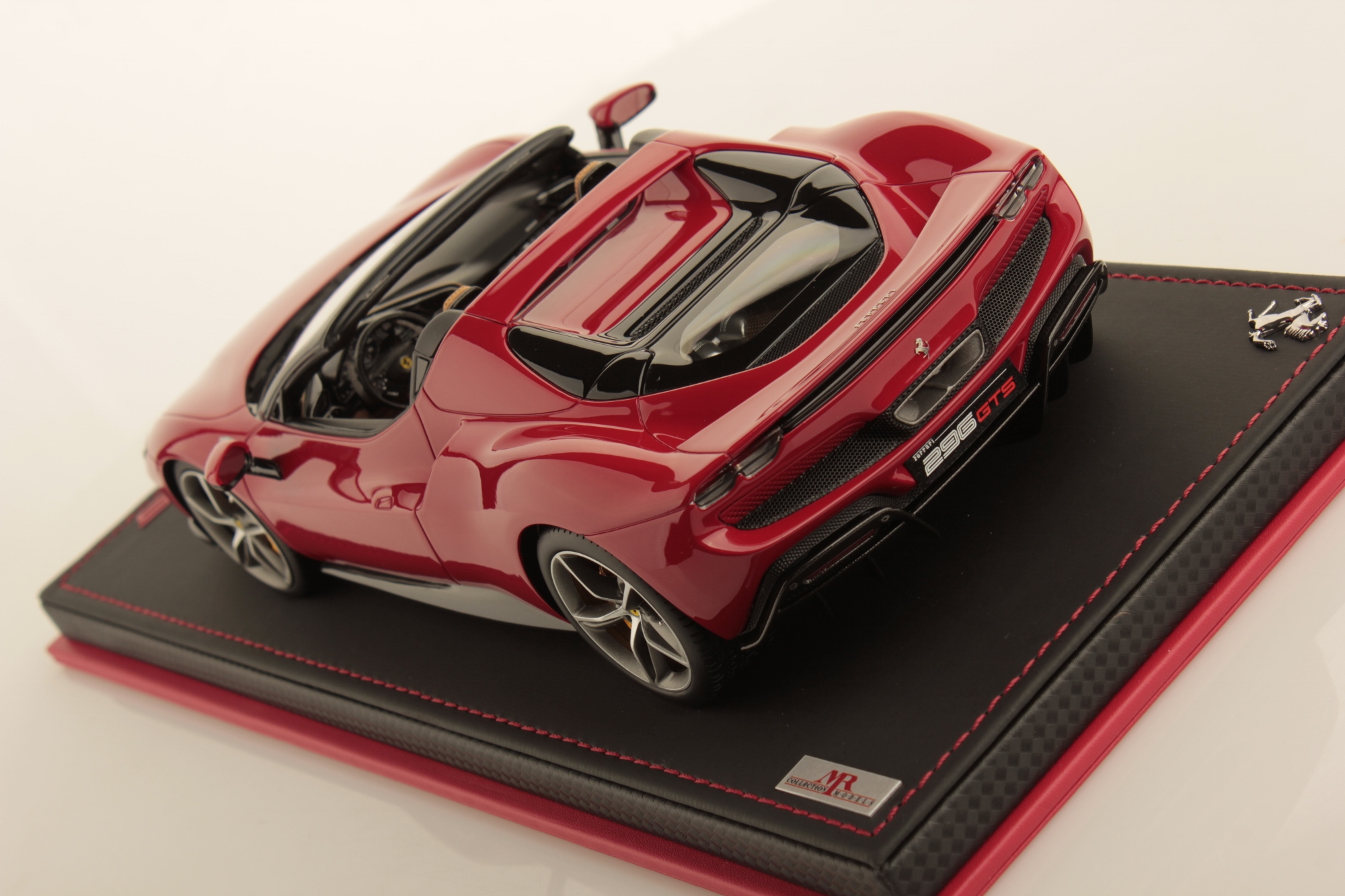 mr-collection-models-ferrari-296-gts-1-18-miniature-auto-spider image 4