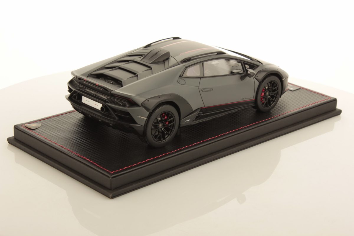 mr-collection-models-lamborghini-hurac-n-sterrato-1-18-miniature-auto-2 image 2