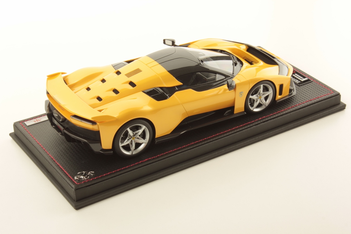 mr-collection-models-ferrari-f80-1-18-3 image 2