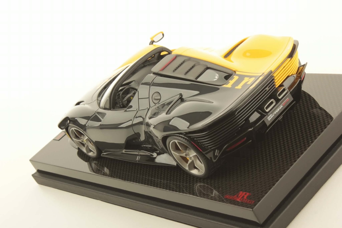 mr-collection-models-ferrari-daytona-sp3-1-18-2 image 4