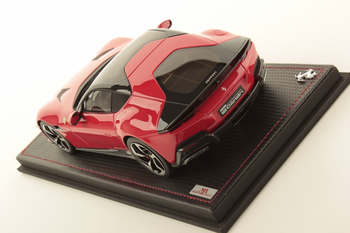 mr-collection-models-ferrari-12cilindri-miniature-auto-1-18 image 4