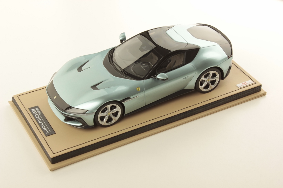 mr-collection-models-ferrari-12cilindri-1-18-miniature-auto-v12 image 1