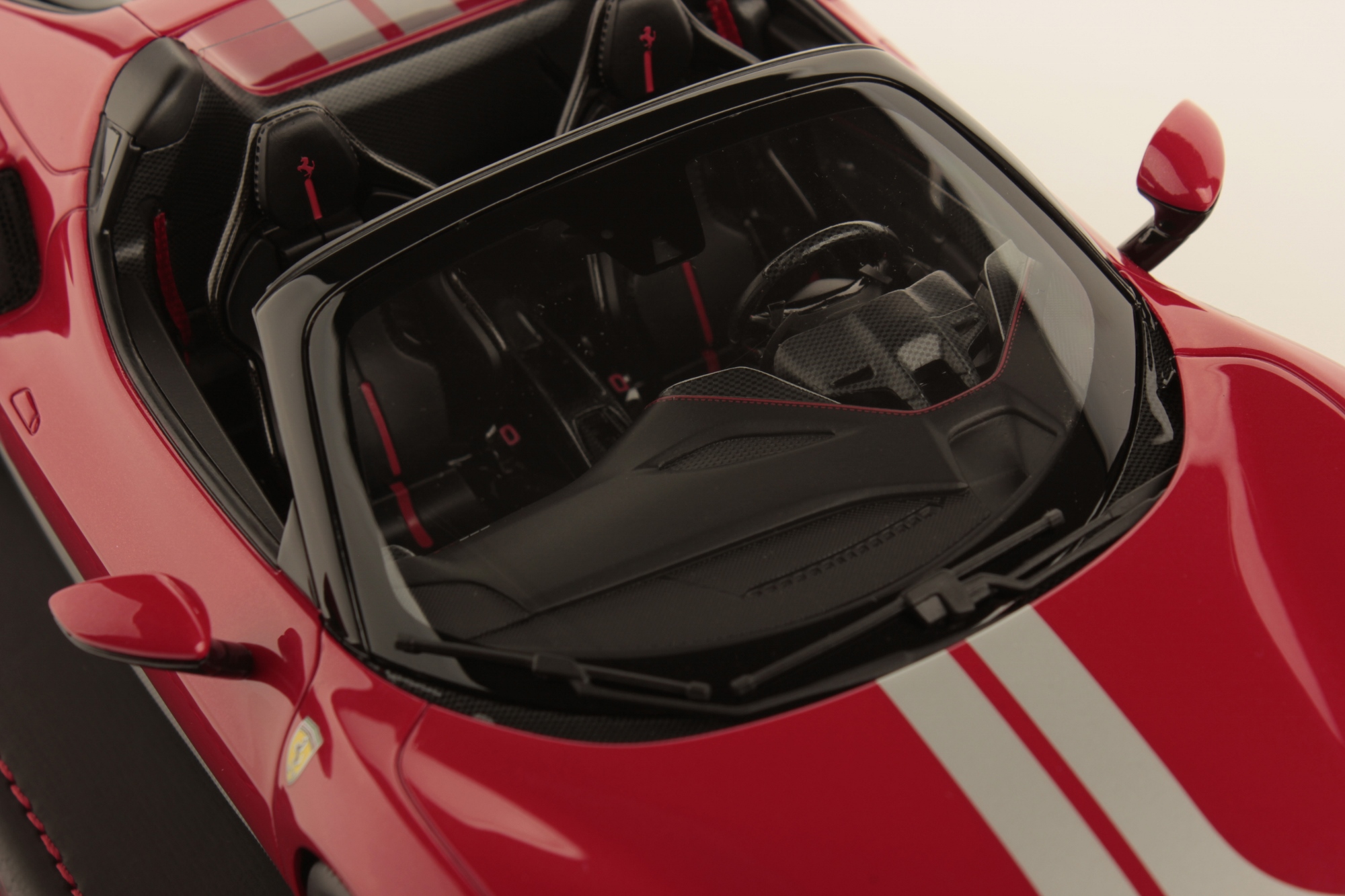 mr-collection-models-ferrari-296-gts-1-18-miniature-auto-de-collection image 6