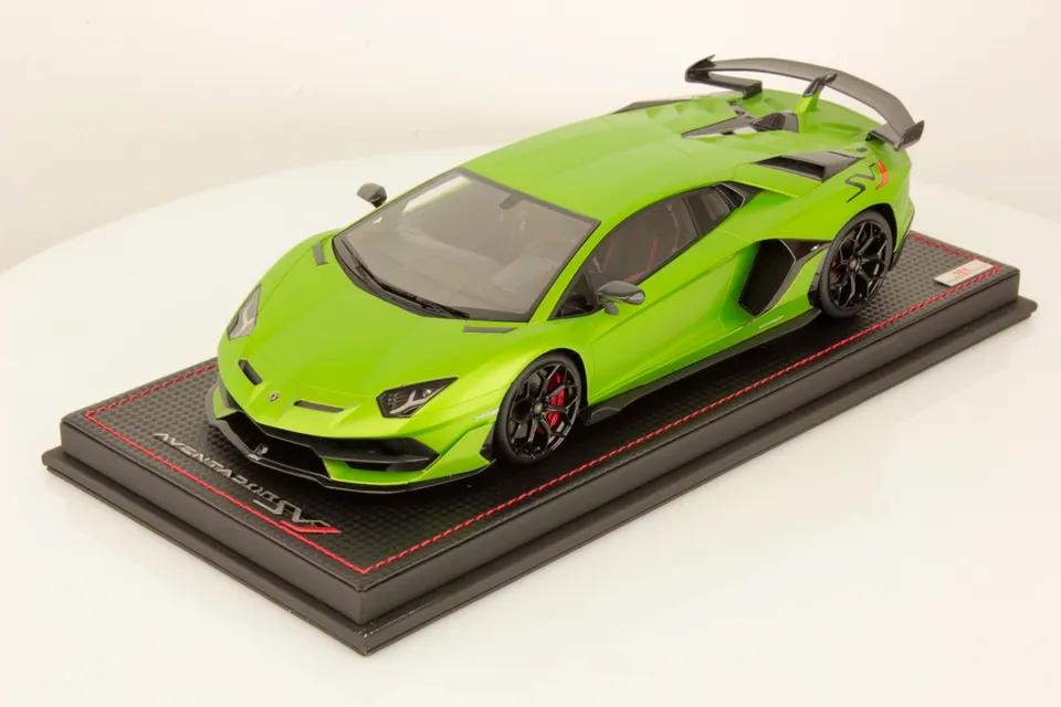 mr-collection-models-lamborghini-aventador-svj-1-18-miniature-auto image 1