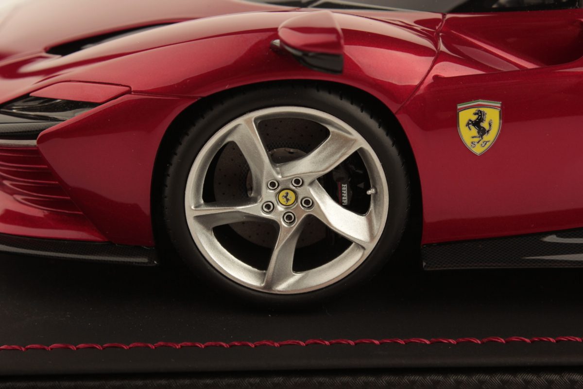 mr-collection-models-ferrari-daytona-sp3-1-18-miniature-auto-icona-v12 image 5