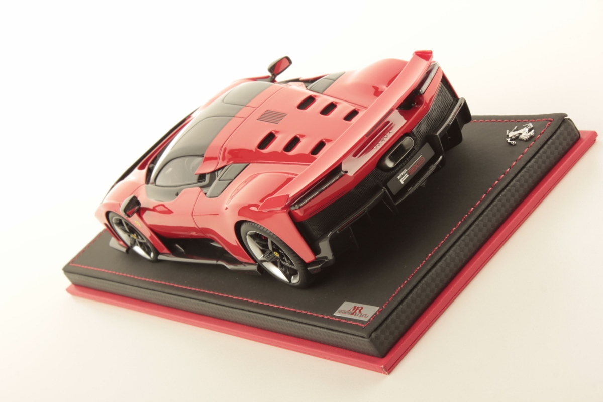 mr-collection-models-ferrari-f80-1-18-miniature-auto-de-collection image 4
