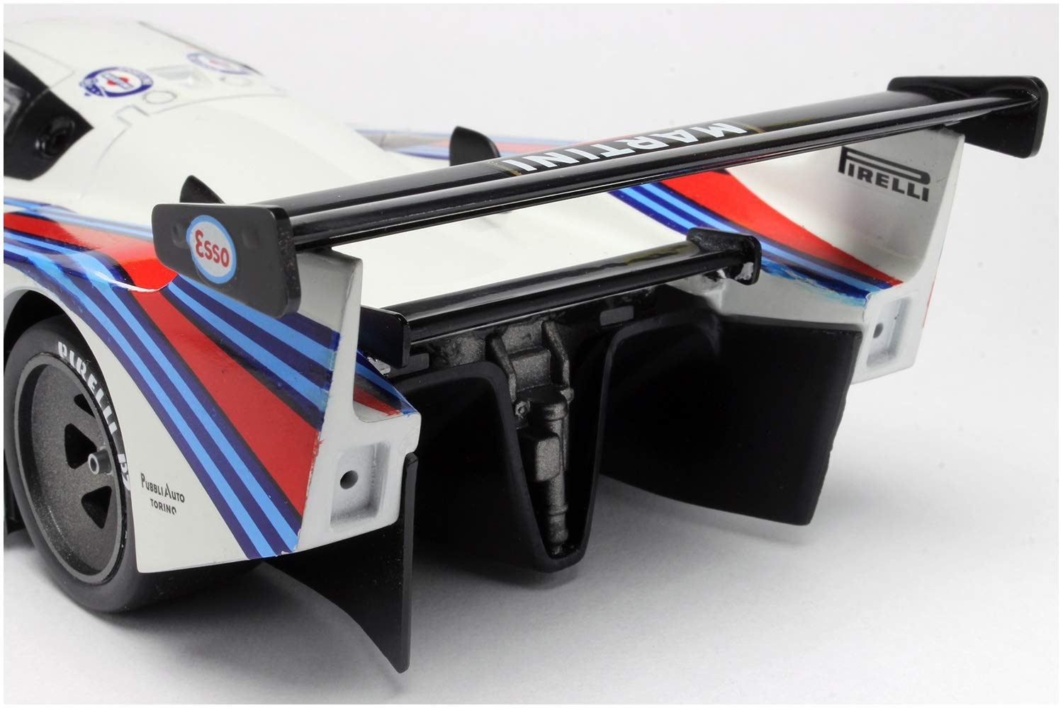 italeri-3641s-lancia-lc2-maquette-voiture-de-course-monter image 6