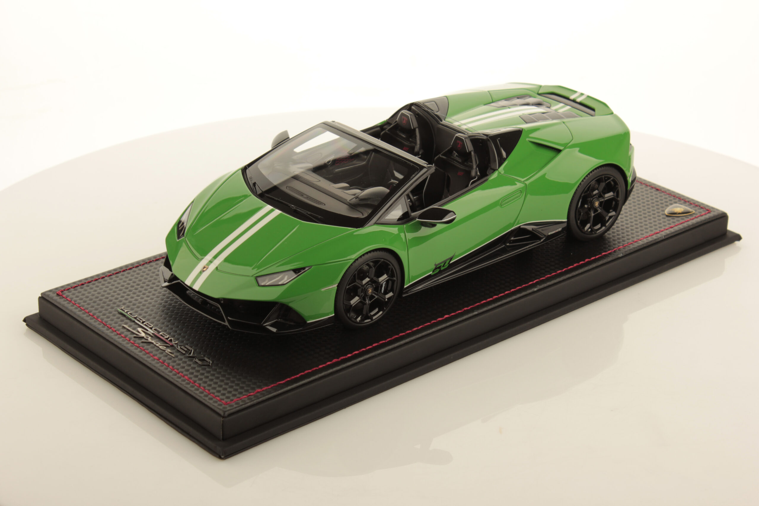 mr-collection-models-lamborghini-hurac-n-evo-spyder-60th-1-18 image 1