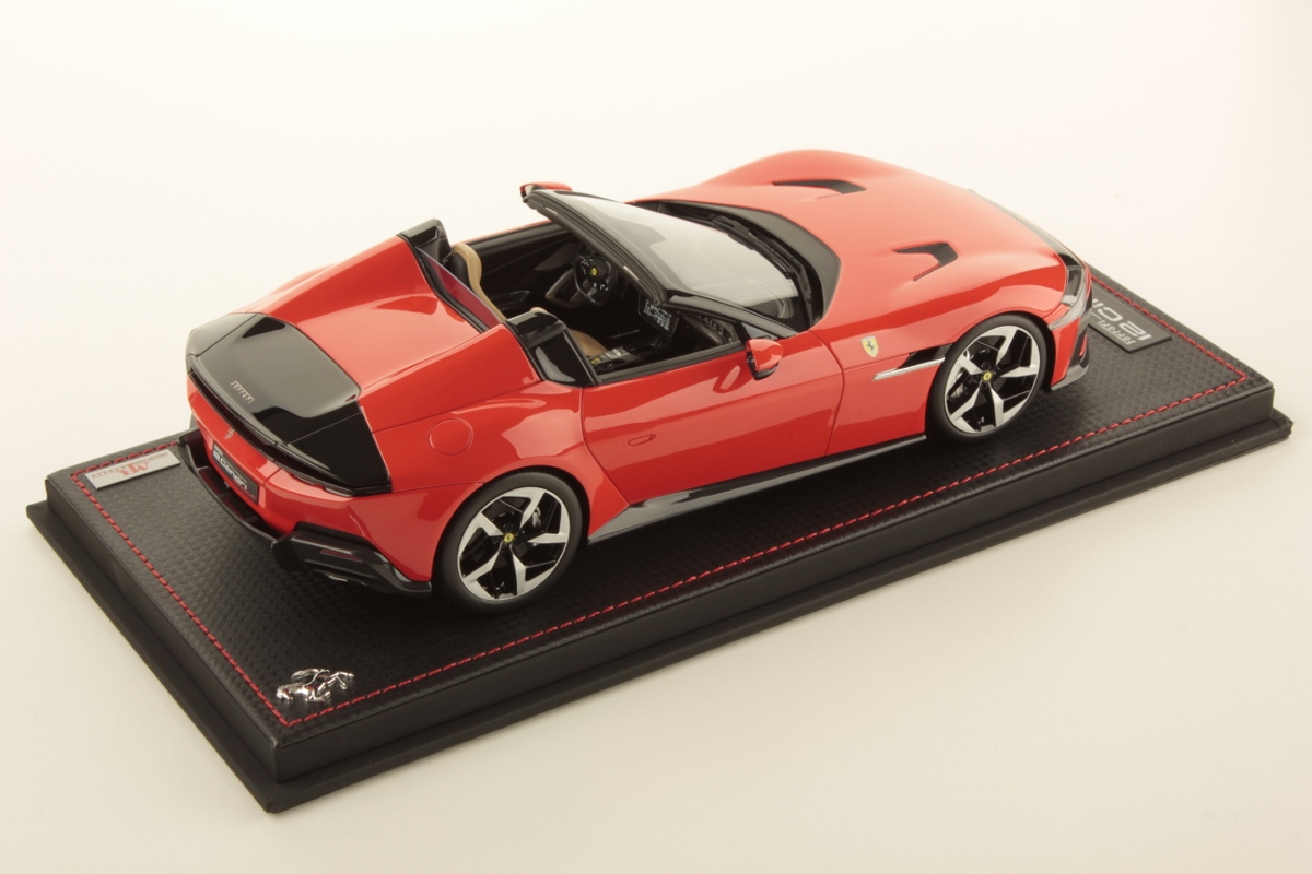 mr-collection-models-ferrari-12-cilindri-spider-1-18-2 image 2