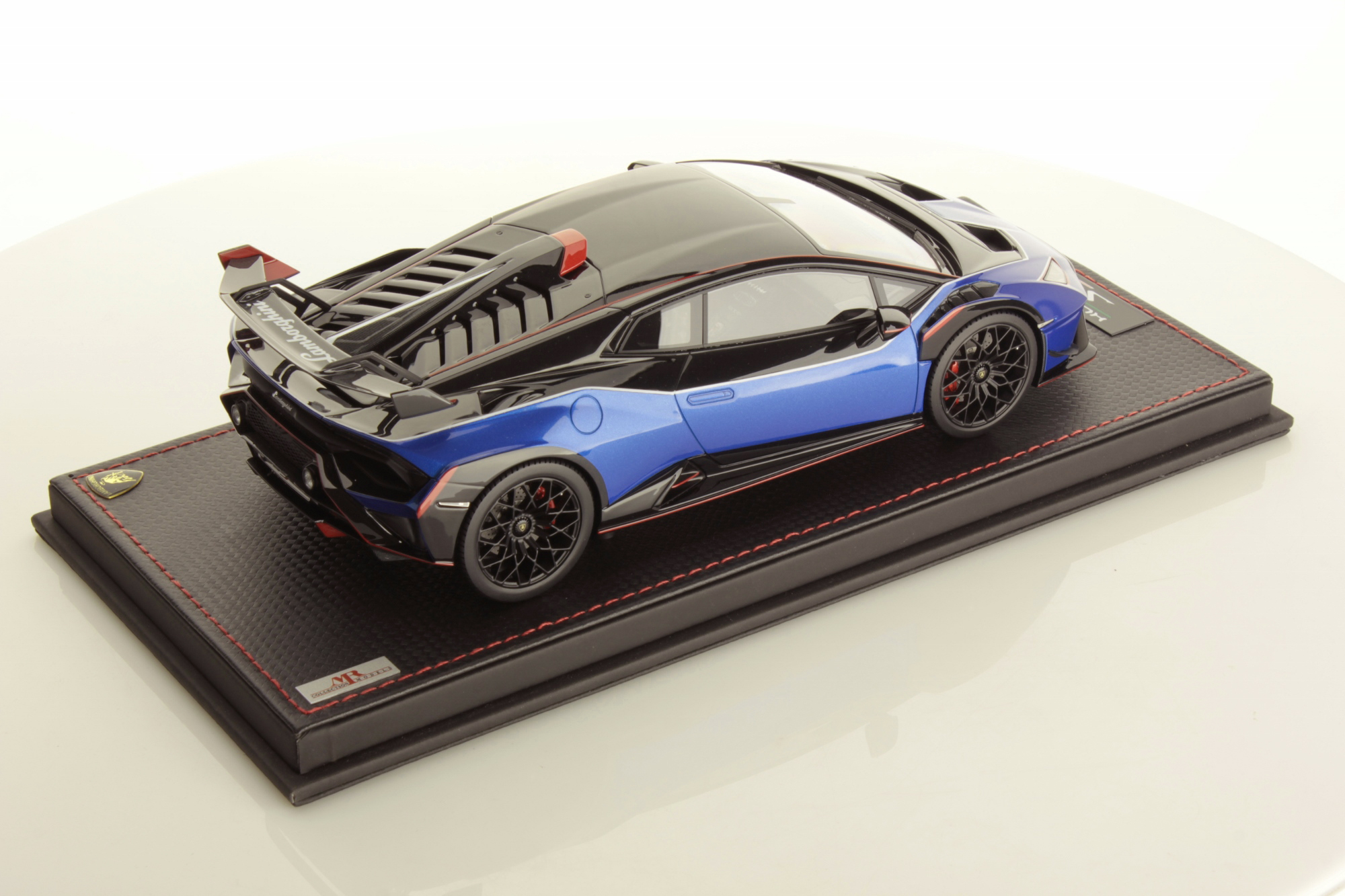 mr-collection-models-lamborghini-huracan-stj-1-18-2 image 2