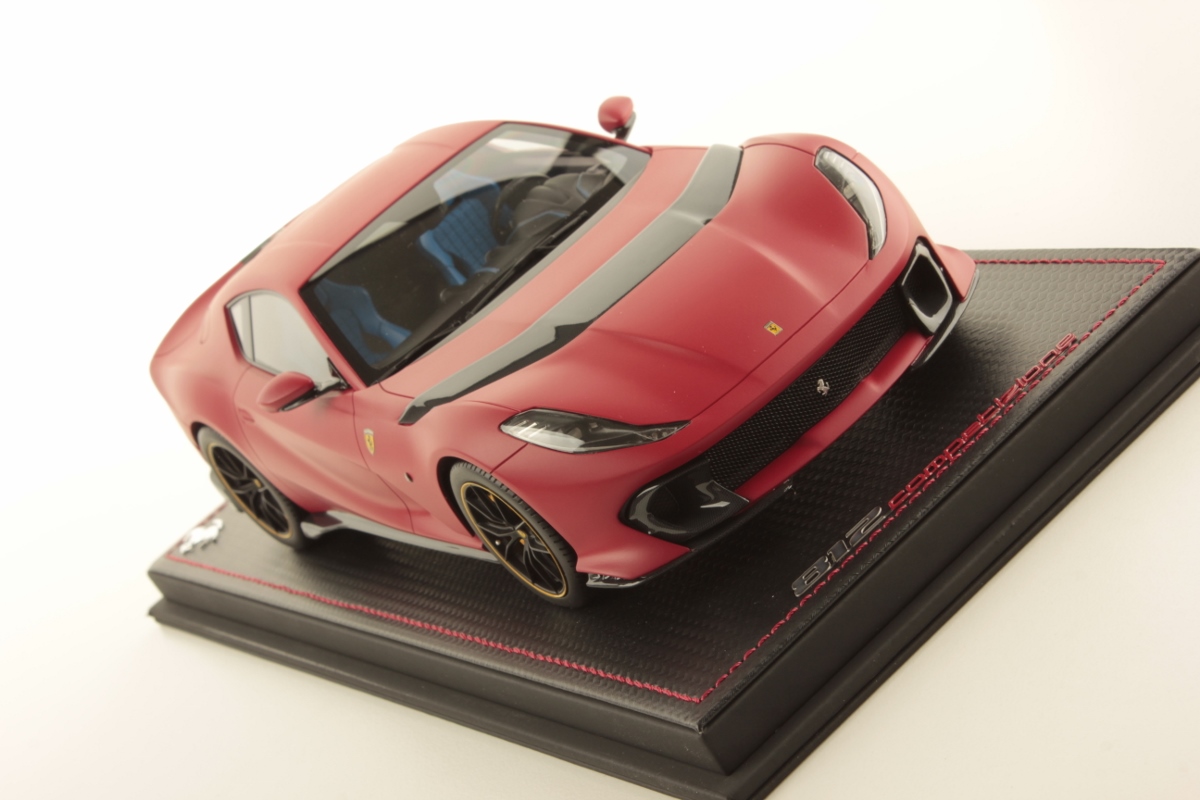 mr-collection-models-ferrari-812-competizione-1-18-miniature-v12-berline image 3