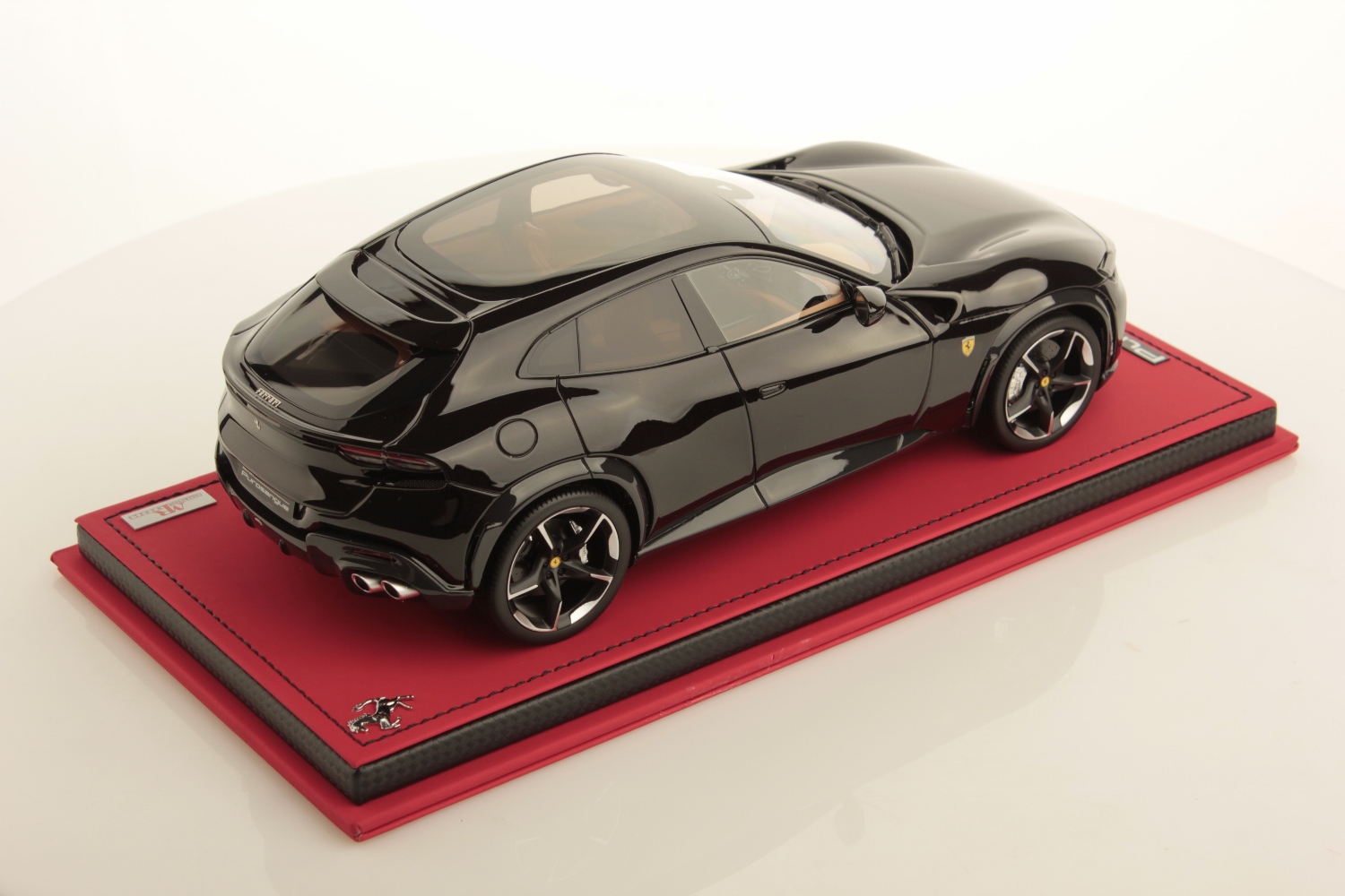 mr-collection-models-ferrari-purosangue-1-18-miniature-auto-de-collection image 2