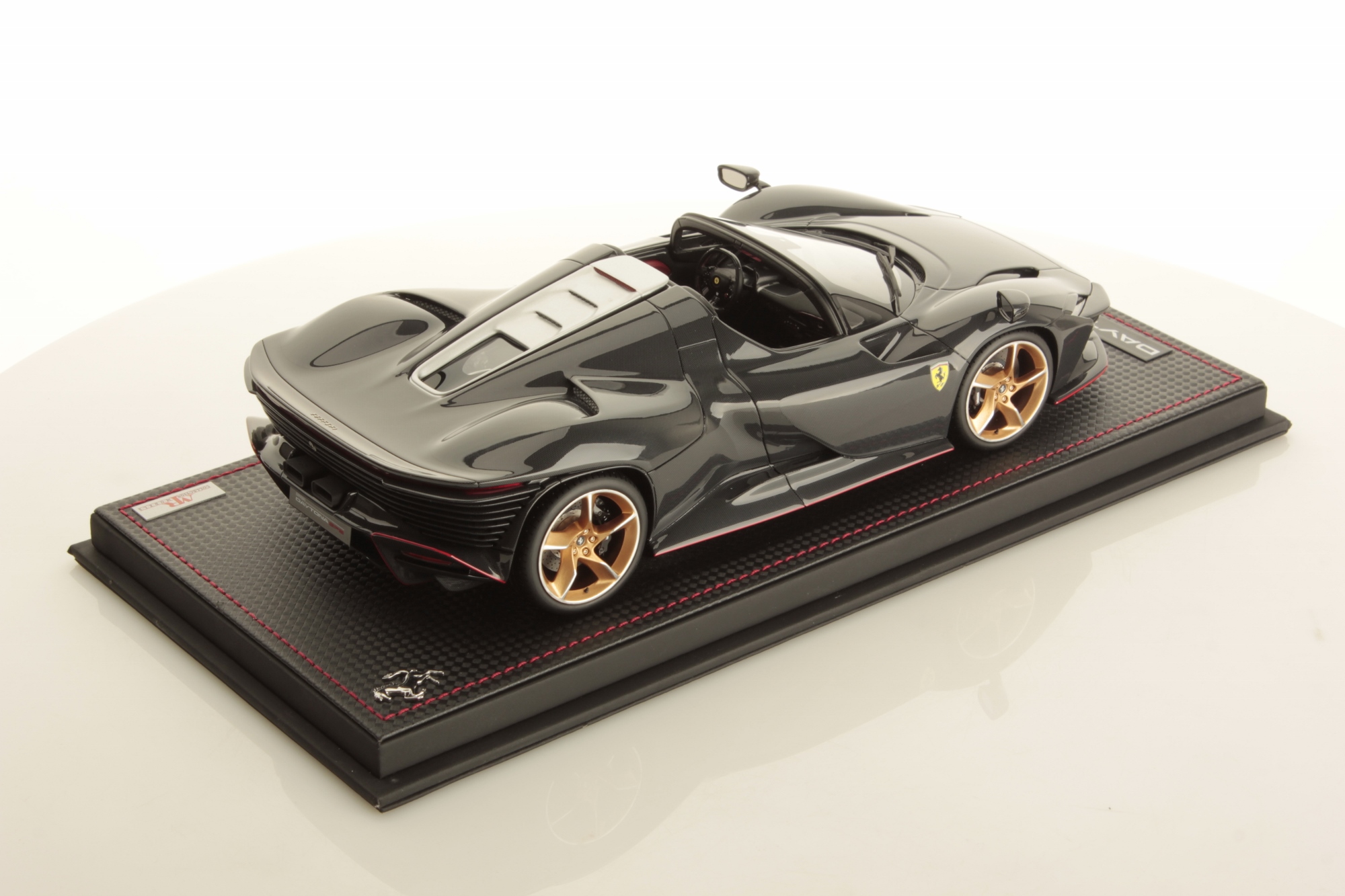 mr-collection-models-ferrari-daytona-sp3-1-18-maquette-de-collection image 2