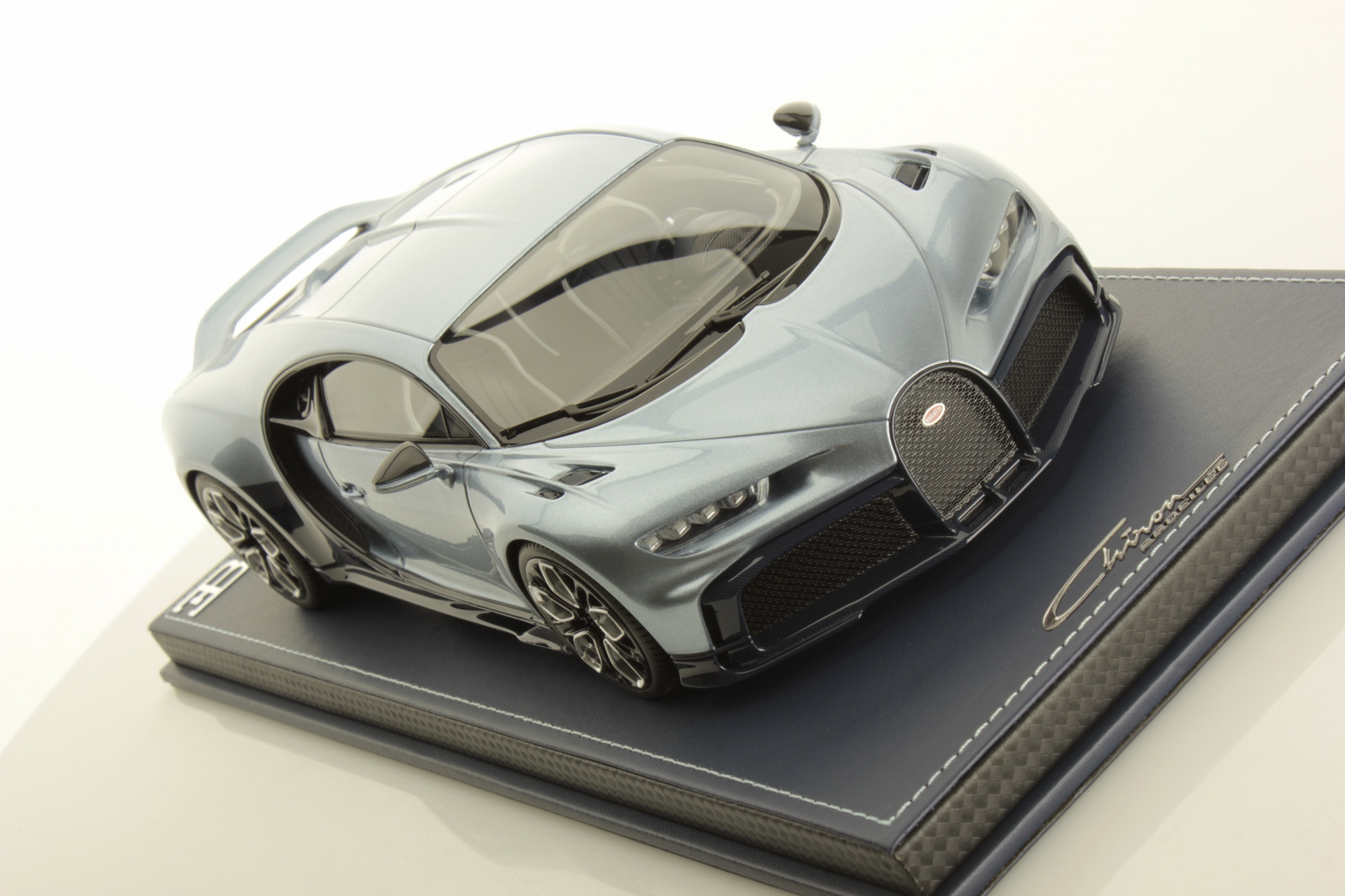 mr-collection-models-bugatti-chiron-profil-e-1-18 image 3