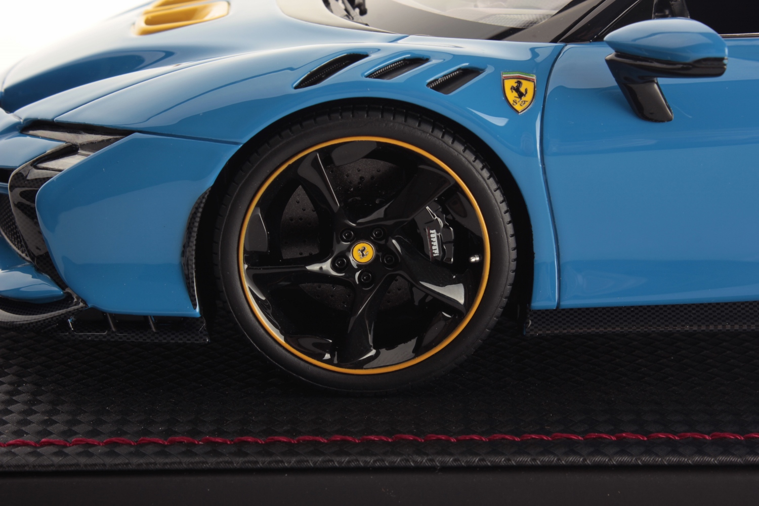 mr-collection-models-ferrari-sf90-xx-spider-miniature-auto-de-collection-2 image 5