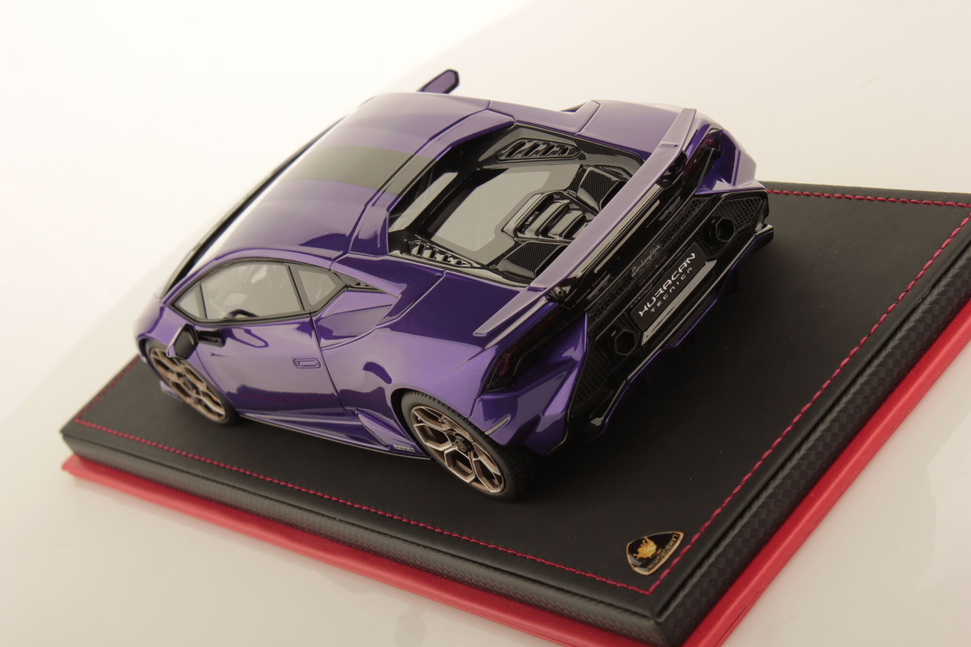 mr-collection-models-lamborghini-hurac-n-tecnica-1-18-maquette-de-collection image 4