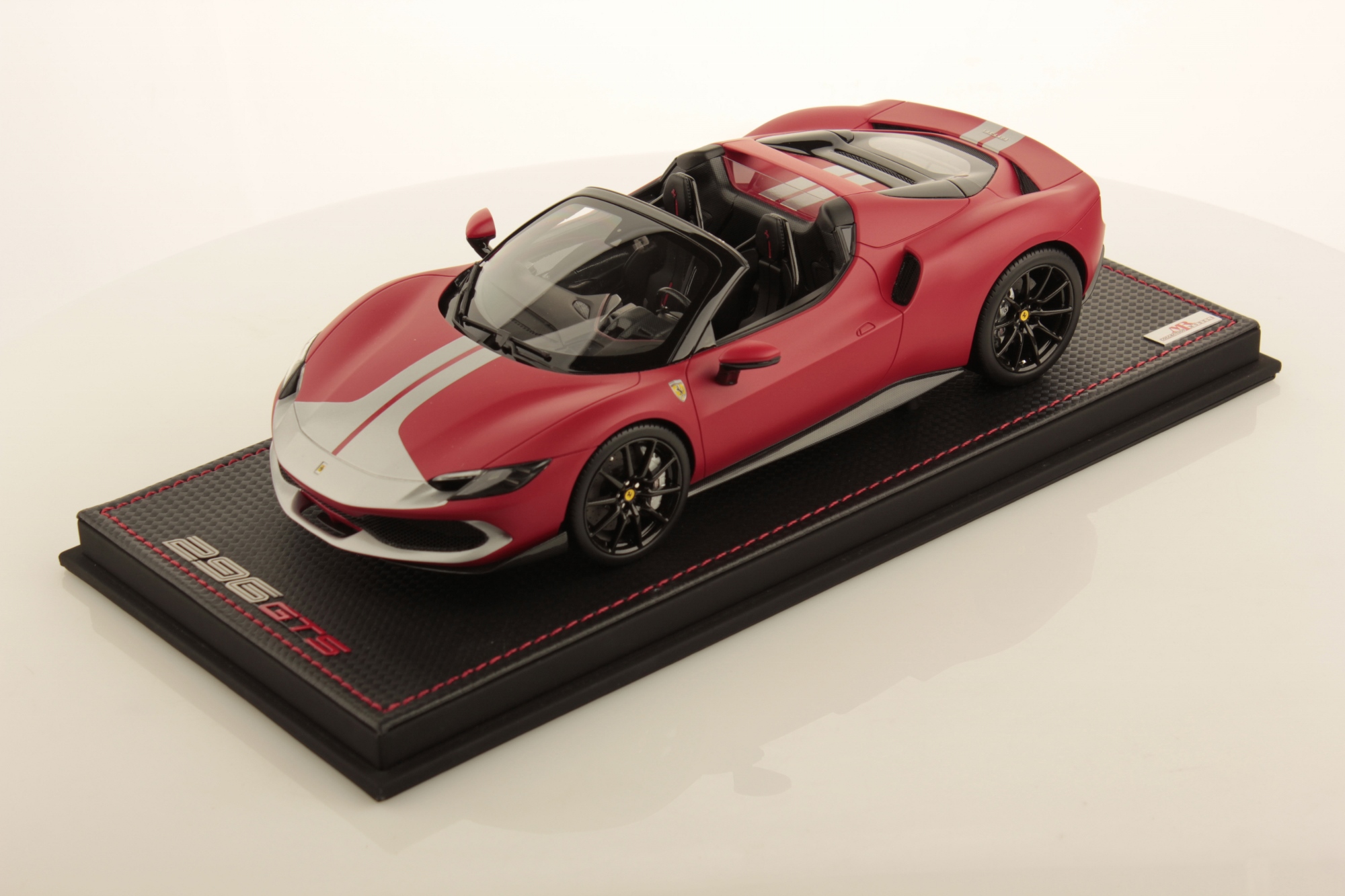 mr-collection-models-ferrari-296-gts-1-18-miniature-auto-de-collection-2 image 1