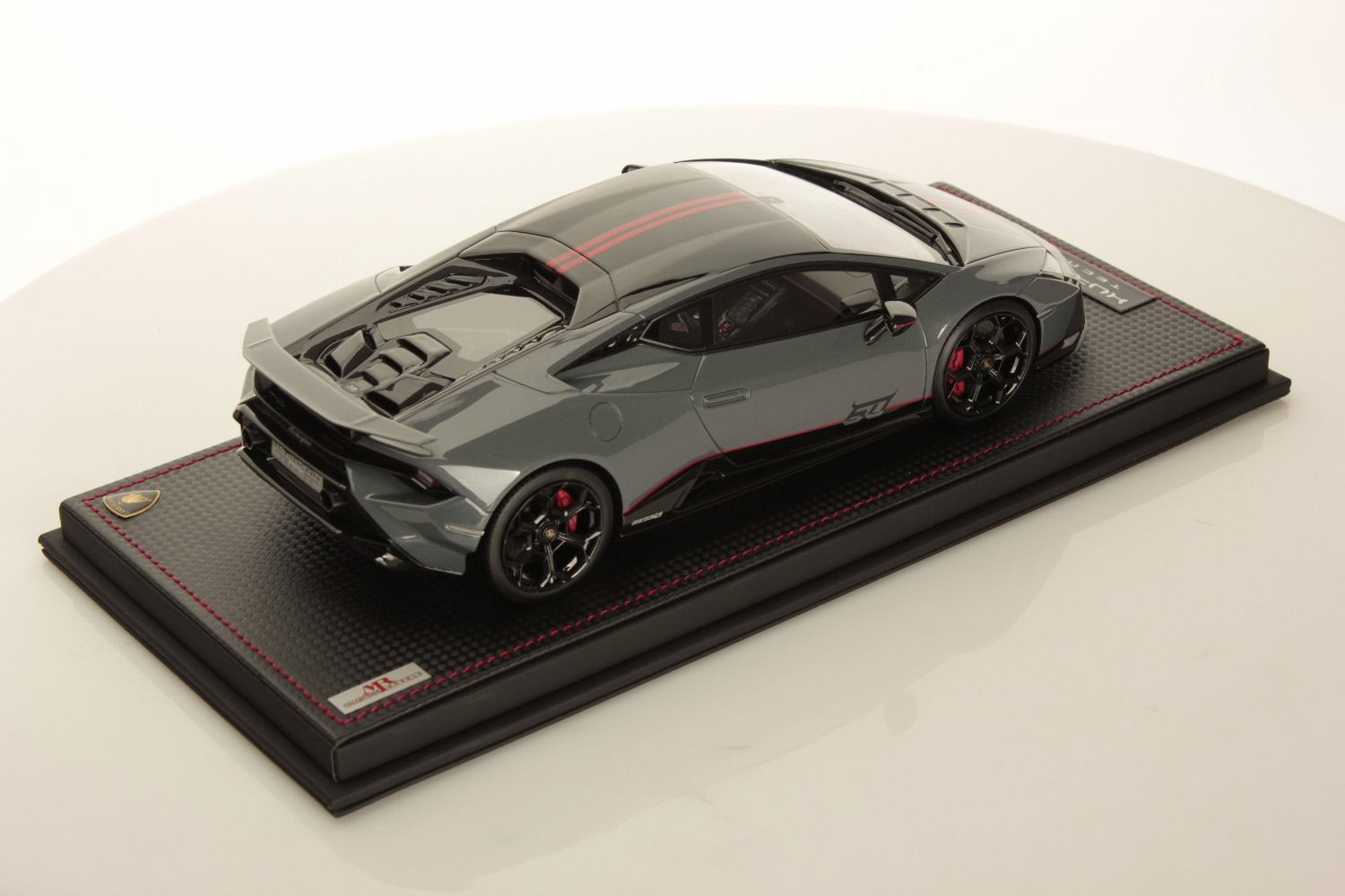 mr-collection-models-lamborghini-hurac-n-tecnica-60th-1-18 image 2