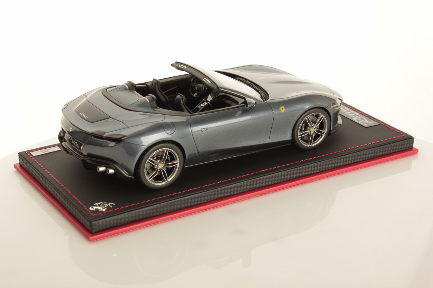 mr-collection-models-ferrari-roma-spider-1-18-miniature-auto-cabriolet image 2