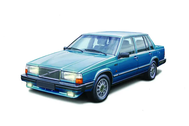 italeri-volvo-760-gle-maquette-voiture-1-24-assembler image 1