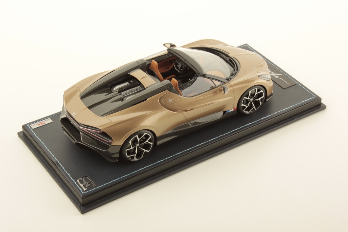 mr-collection-models-bugatti-w16-mistral-1-18-miniature-auto-de-collection-2 image 2