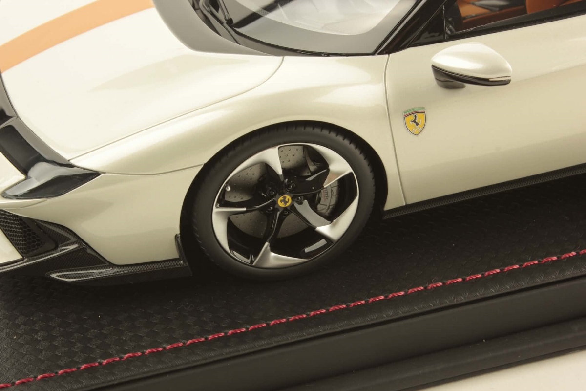 mr-collection-models-ferrari-849-testarossa-1-18-3 image 5