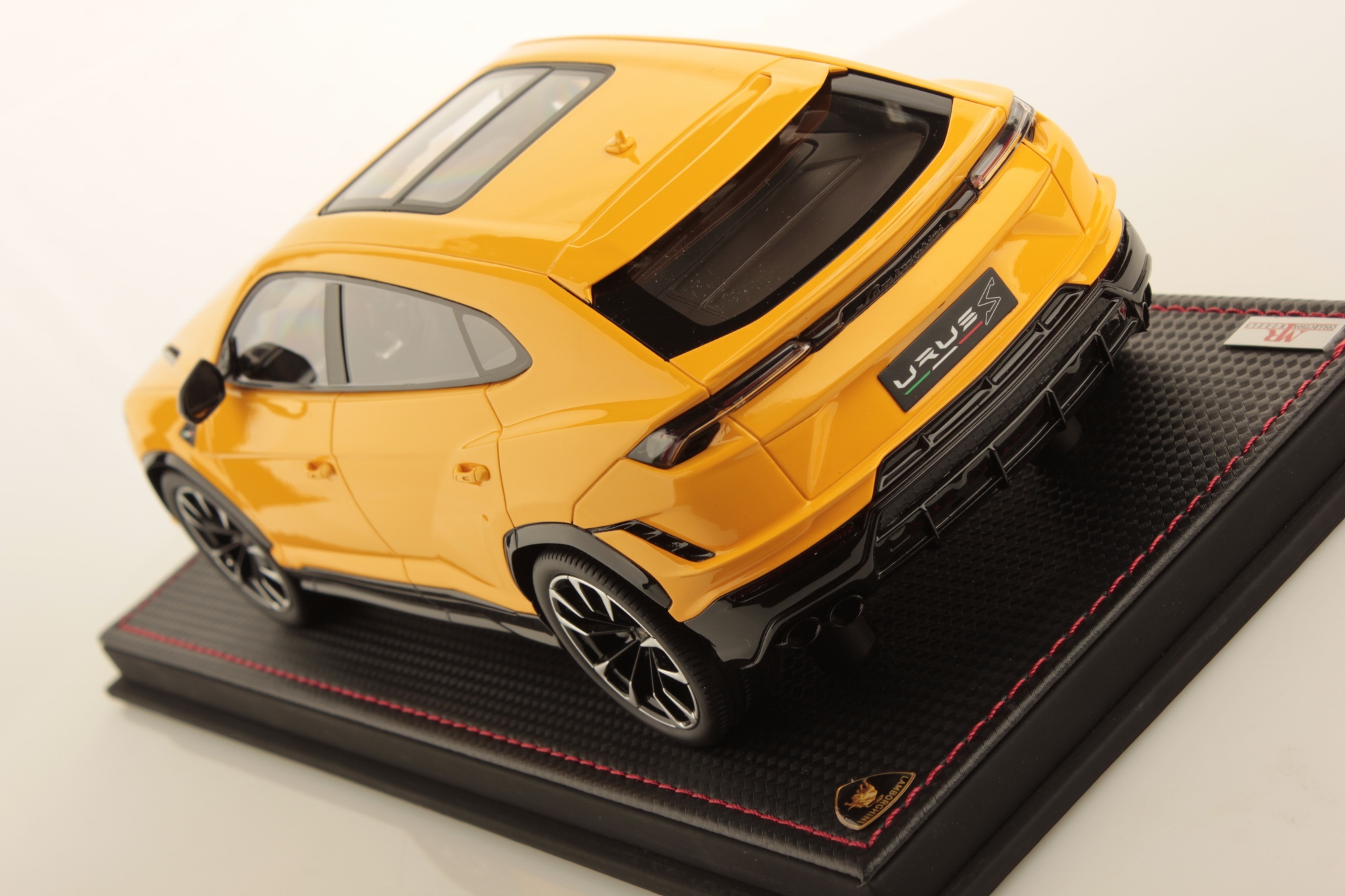mr-collection-models-lamborghini-urus-s-1-18-3 image 4